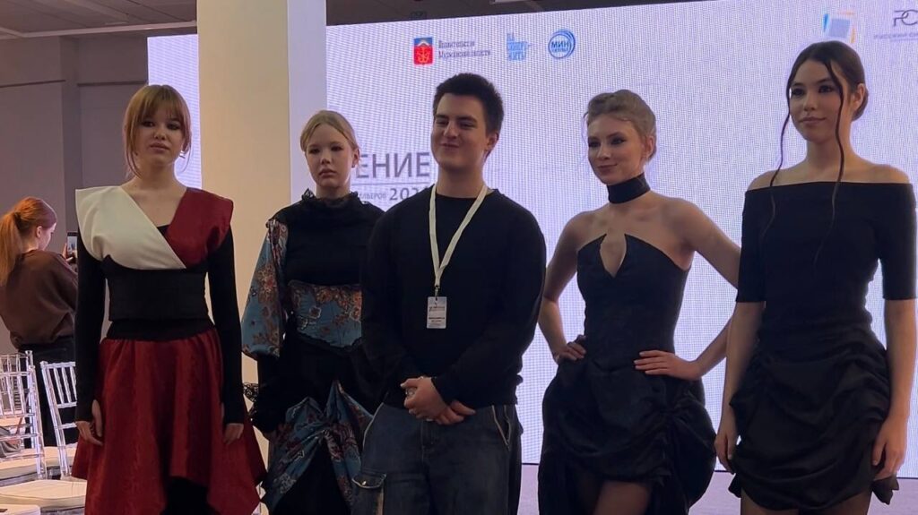 Платья из гардин, восемь минут на репетицию и тайны закулисья: «НаМОДнение» в Мурманске