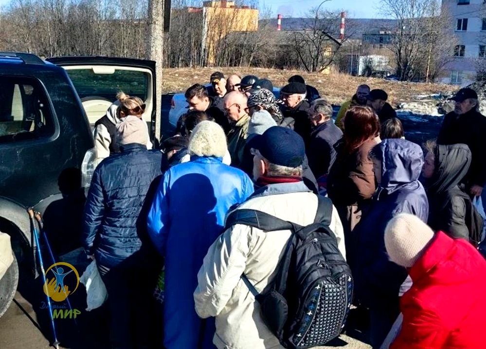 Нуждающихся жителей Мурманска накормили супом и селёдкой