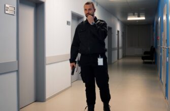 охранник в школе