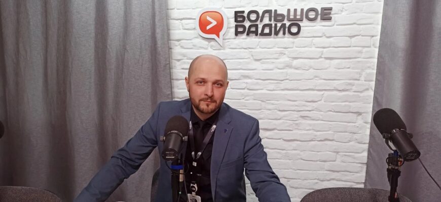 Игорь Котяш в студии радио