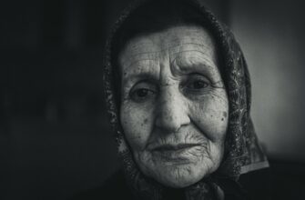 Черно-белый портрет пожилой женщины