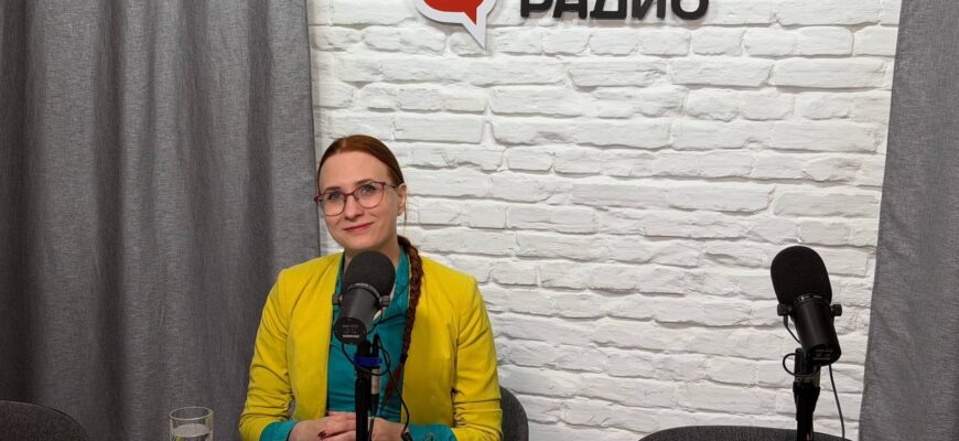 Радиоведущая Анна Цедрик
