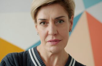 Женщина со стрижкой пикси