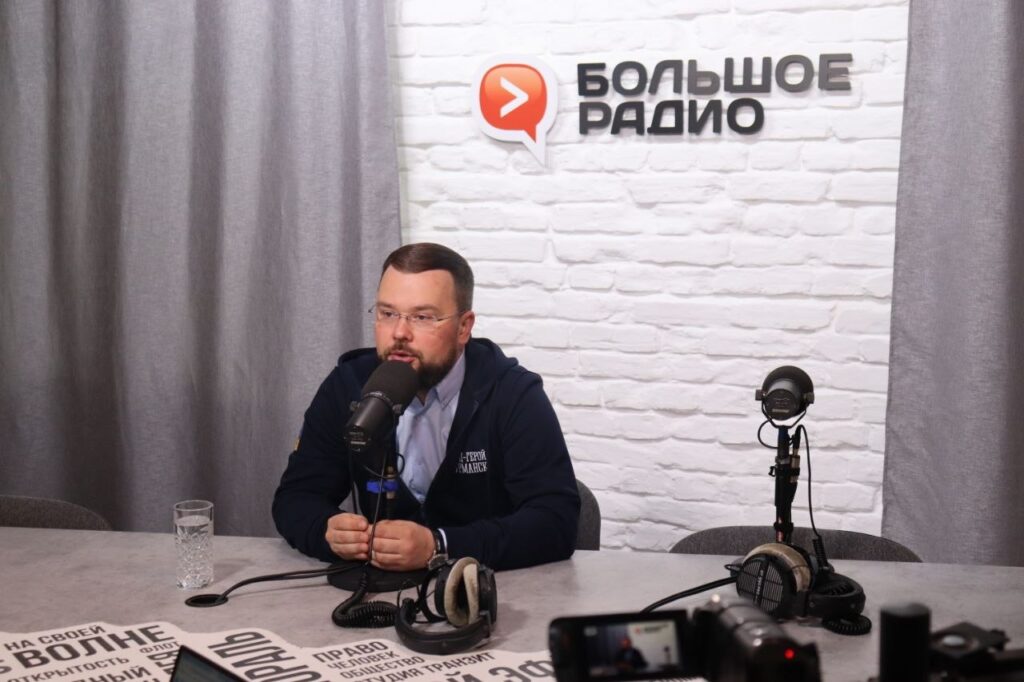 Глава Мурманска Иван Лебедев рассказал, когда вырубят сухие деревья на проспекте Ленина